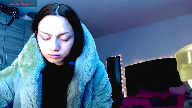 holy juli online show from 12-19-25, 05:21