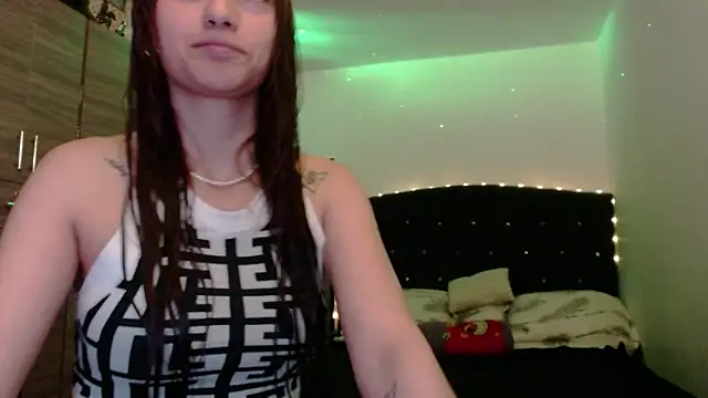Snapshot of holy_juli chatting on 05-24-26, 05:51 holy juli online show from 05-24-26, 05:51