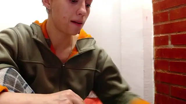 holy juli online show from 04-12-26, 05:33