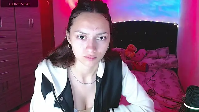 holy juli online show from 09-25-25, 04:29