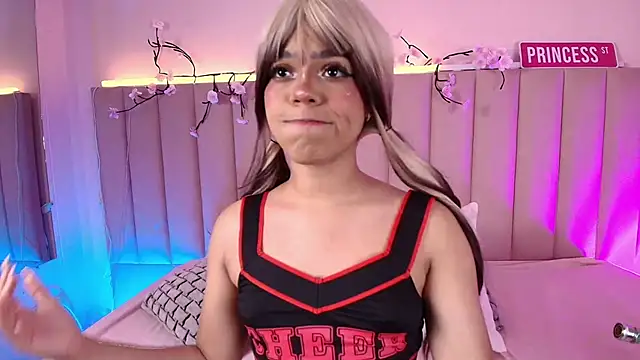 Snapshot of KellyOlsenbe chatting on 10-27-25, 08:43 KellyOlsenbe online show from 10-27-25, 08:43