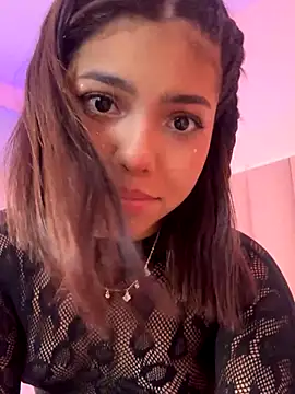 Snapshot of KellyOlsenbe chatting on 12-14-25, 08:36 KellyOlsenbe online show from 12-14-25, 08:36