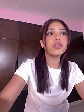 Snapshot of KellyOlsenbe chatting on 11-03-25, 08:23 KellyOlsenbe online show from 11-03-25, 08:23