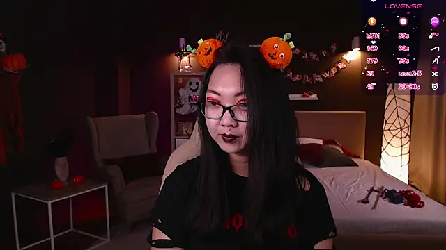 Snapshot of Marine_Vact chatting on 10-26-25, 02:06 Marine Vact online show from 10-26-25, 02:06