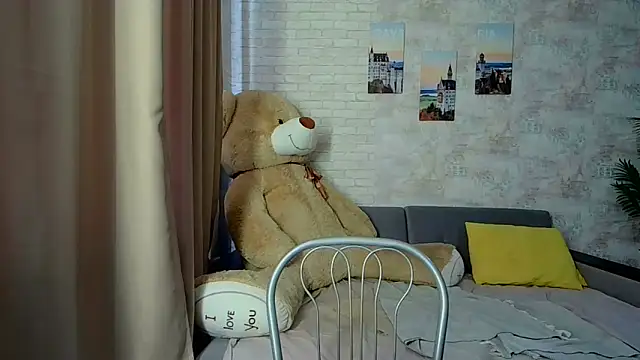 Snapshot of Anika_bloom chatting on 02-14-26, 12:27 Anika bloom online show from 02-14-26, 12:27