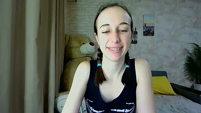 Snapshot of Anika_bloom chatting on 02-13-26, 06:46 Anika bloom online show from 02-13-26, 06:46