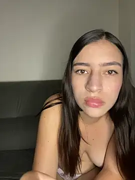 Snapshot of TipsteryRoyal chatting on 04-19-26, 04:02 TipsteryRoyal online show from 04-19-26, 04:02