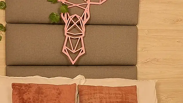 Lily Miiller online show from 10-21-25, 08:19