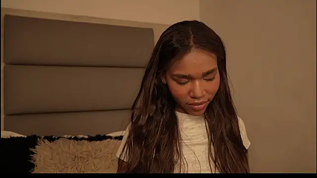 Lily Miiller online show from 03-26-26, 08:40