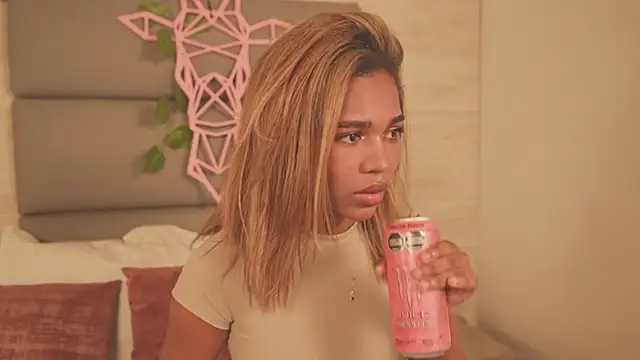 Lily Miiller online show from 12-21-25, 08:09