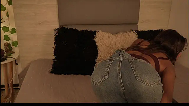 Lily Miiller online show from 03-31-26, 08:44