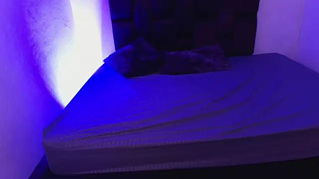 Snapshot of EmilySavvato chatting on 12-10-24, 07:54 EmilySavvato online show from 12-10-24, 07:54