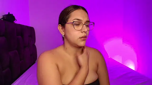 Snapshot of EmilySavvato chatting on 03-16-25, 10:20 EmilySavvato online show from 03-16-25, 10:20