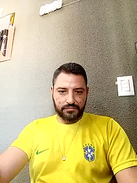 P4uzud4O online show from 04-05-26, 11:39