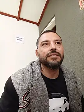 P4uzud4O online show from 06-12-26, 02:04