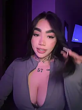 Nickiiiii online show from 04-01-26, 06:15