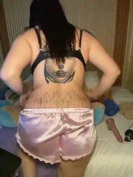 Snapshot of Nickiiiii chatting on 10-19-25, 06:16 Nickiiiii online show from 10-19-25, 06:16