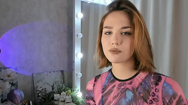 Tate Angel online show from 09-19-25, 06:23