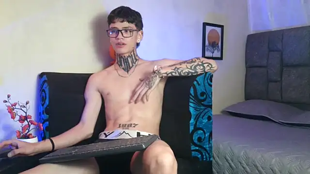 Snapshot of Dan_brownn chatting on 03-19-25, 04:57 Dan brownn online show from 03-19-25, 04:57