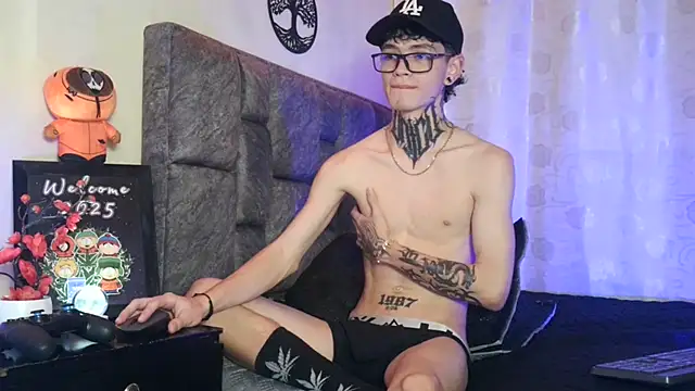 Snapshot of Dan_brownn chatting on 02-09-25, 07:41 Dan brownn online show from 02-09-25, 07:41