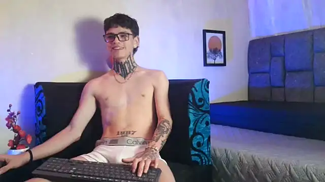 Snapshot of Dan_brownn chatting on 03-15-25, 09:05 Dan brownn online show from 03-15-25, 09:05