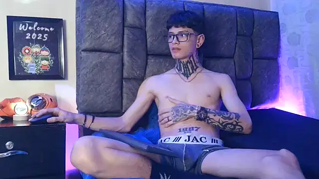 Snapshot of Dan_brownn chatting on 02-04-25, 03:00 Dan brownn online show from 02-04-25, 03:00