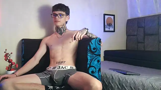 Snapshot of Dan_brownn chatting on 03-12-25, 06:00 Dan brownn online show from 03-12-25, 06:00