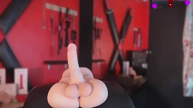 Monttserratt online show from 04-15-26, 07:58