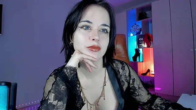 Snapshot of mollyposhh chatting on 06-28-26, 07:42 mollyposhh online show from 06-28-26, 07:42