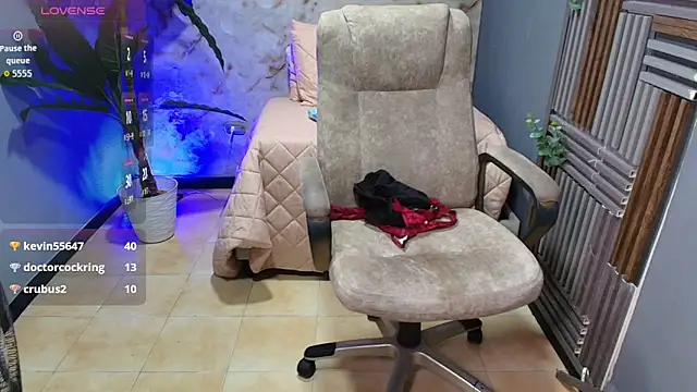 Snapshot of jennaa_milf_ chatting on 05-19-26, 01:56 jennaa milf online show from 05-19-26, 01:56