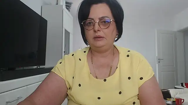 Snapshot of Amandamuller1982 chatting on 06-17-26, 01:43 Amandamuller1982 online show from 06-17-26, 01:43