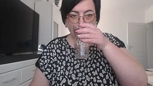 Amandamuller1982 online show from 04-28-26, 07:13