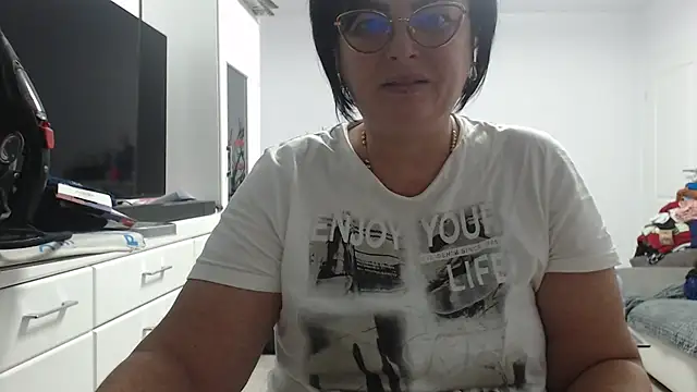 Amandamuller1982 online show from 10-27-25, 08:21