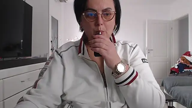 Amandamuller1982 online show from 11-26-25, 12:27