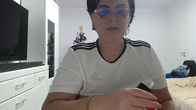 Amandamuller1982 online show from 12-19-25, 08:11