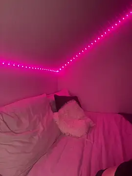 AdelinaAlia online show from 12-17-25, 05:40