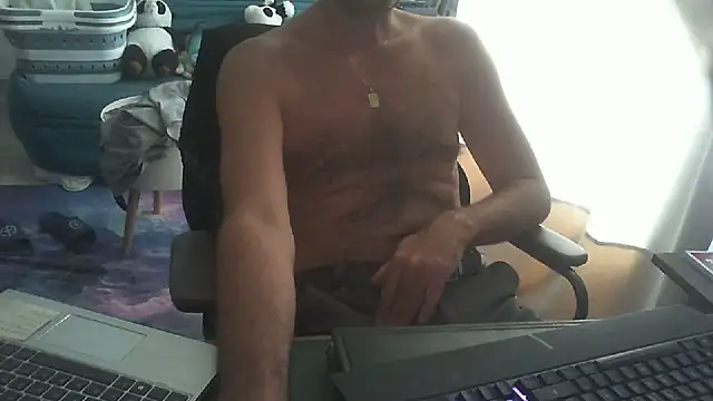 Snapshot of shyfrenchcock1 chatting on 07-08-26, 01:23 shyfrenchcock1 online show from 07-08-26, 01:23