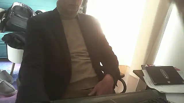 Snapshot of shyfrenchcock1 chatting on 03-18-25, 12:39 shyfrenchcock1 online show from 03-18-25, 12:39