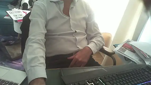Snapshot of shyfrenchcock1 chatting on 10-23-25, 01:21 shyfrenchcock1 online show from 10-23-25, 01:21