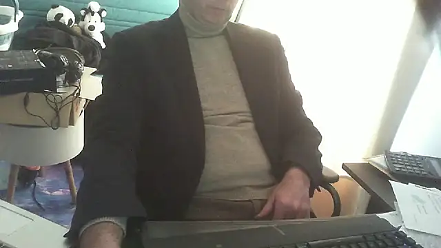 Snapshot of shyfrenchcock1 chatting on 02-03-25, 02:34 shyfrenchcock1 online show from 02-03-25, 02:34