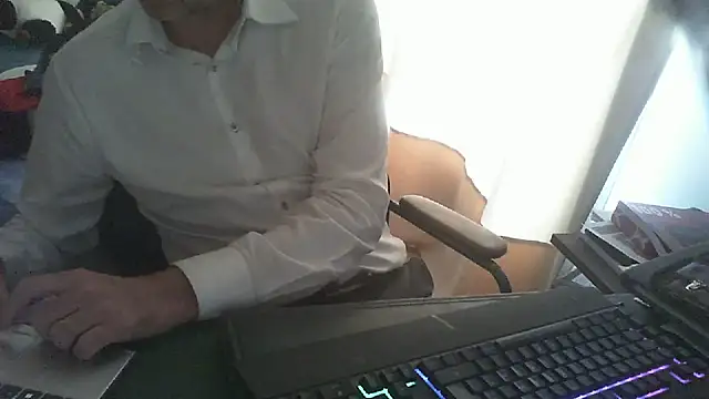 Snapshot of shyfrenchcock1 chatting on 06-11-26, 12:57 shyfrenchcock1 online show from 06-11-26, 12:57