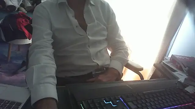 Snapshot of shyfrenchcock1 chatting on 06-12-26, 09:07 shyfrenchcock1 online show from 06-12-26, 09:07
