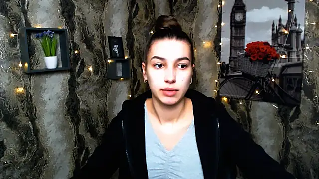 Snapshot of KarolinaRosse_ chatting on 02-18-25, 10:49 KarolinaRosse online show from 02-18-25, 10:49