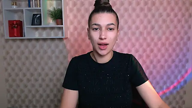 Snapshot of KarolinaRosse_ chatting on 10-01-25, 05:12 KarolinaRosse online show from 10-01-25, 05:12