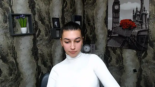 Snapshot of KarolinaRosse_ chatting on 02-21-25, 01:00 KarolinaRosse online show from 02-21-25, 01:00