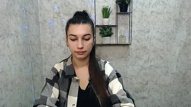 Snapshot of KarolinaRosse_ chatting on 02-17-25, 10:07 KarolinaRosse online show from 02-17-25, 10:07