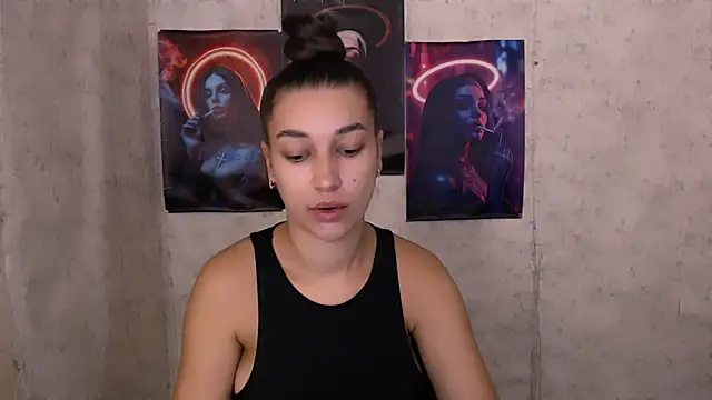 Snapshot of KarolinaRosse_ chatting on 09-19-25, 05:00 KarolinaRosse online show from 09-19-25, 05:00
