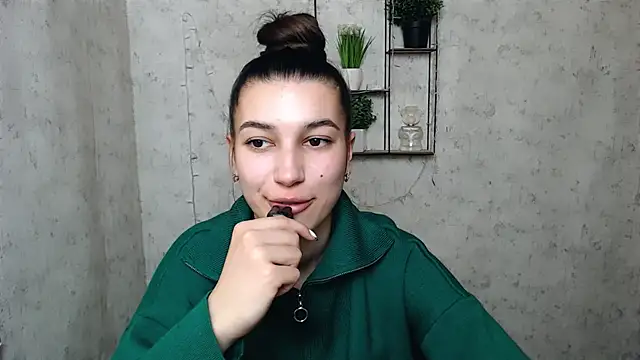 Snapshot of KarolinaRosse_ chatting on 03-08-25, 10:00 KarolinaRosse online show from 03-08-25, 10:00