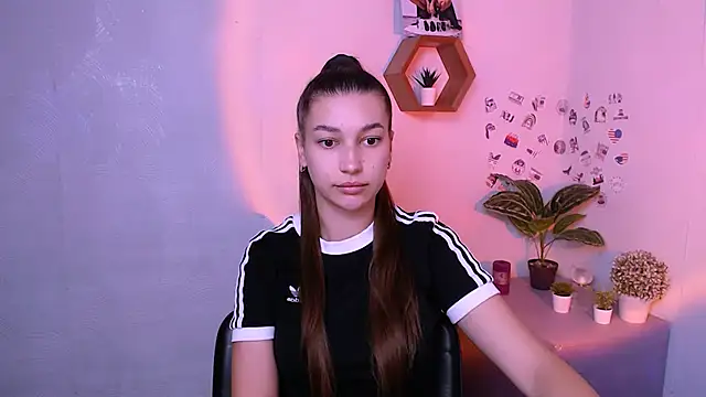 Snapshot of KarolinaRosse_ chatting on 09-30-25, 05:02 KarolinaRosse online show from 09-30-25, 05:02