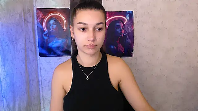 Snapshot of KarolinaRosse_ chatting on 10-20-25, 05:42 KarolinaRosse online show from 10-20-25, 05:42